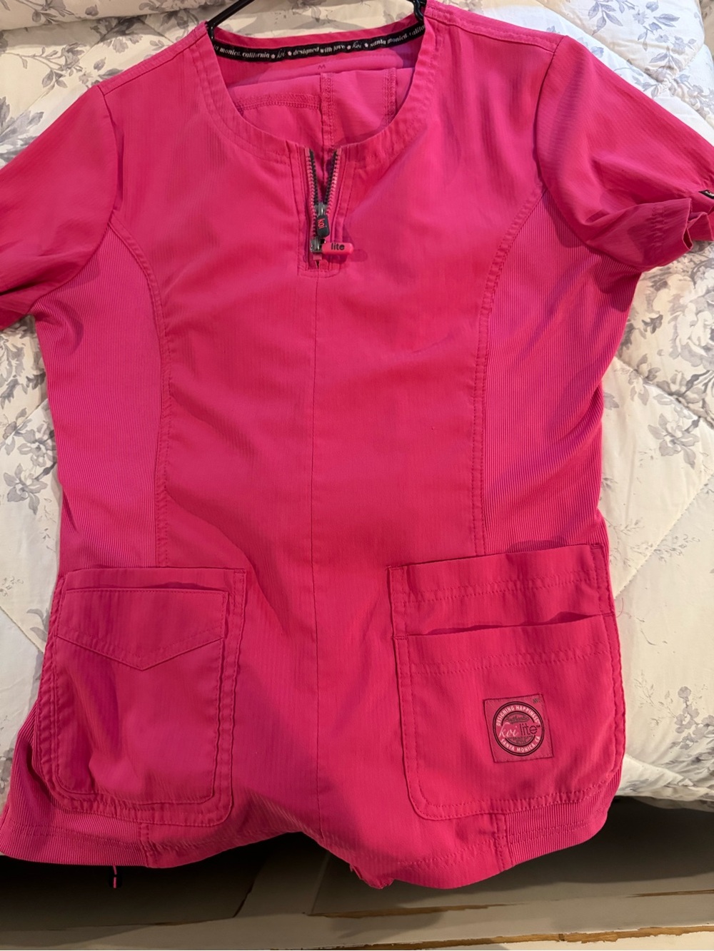 Women’s scrubs all size M